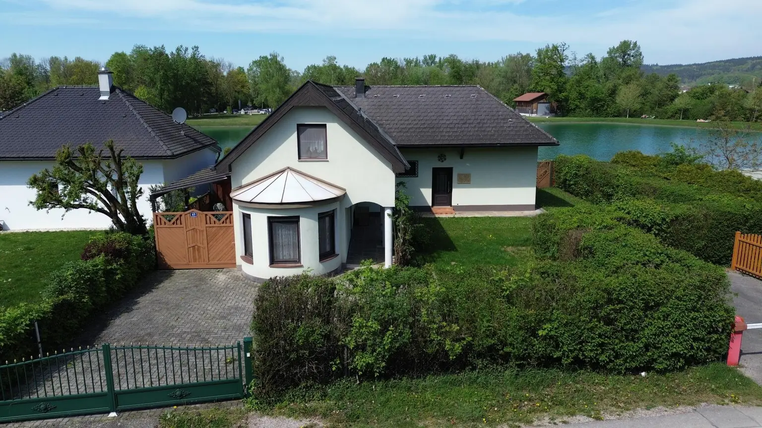 Eingangsbereich mit Garten