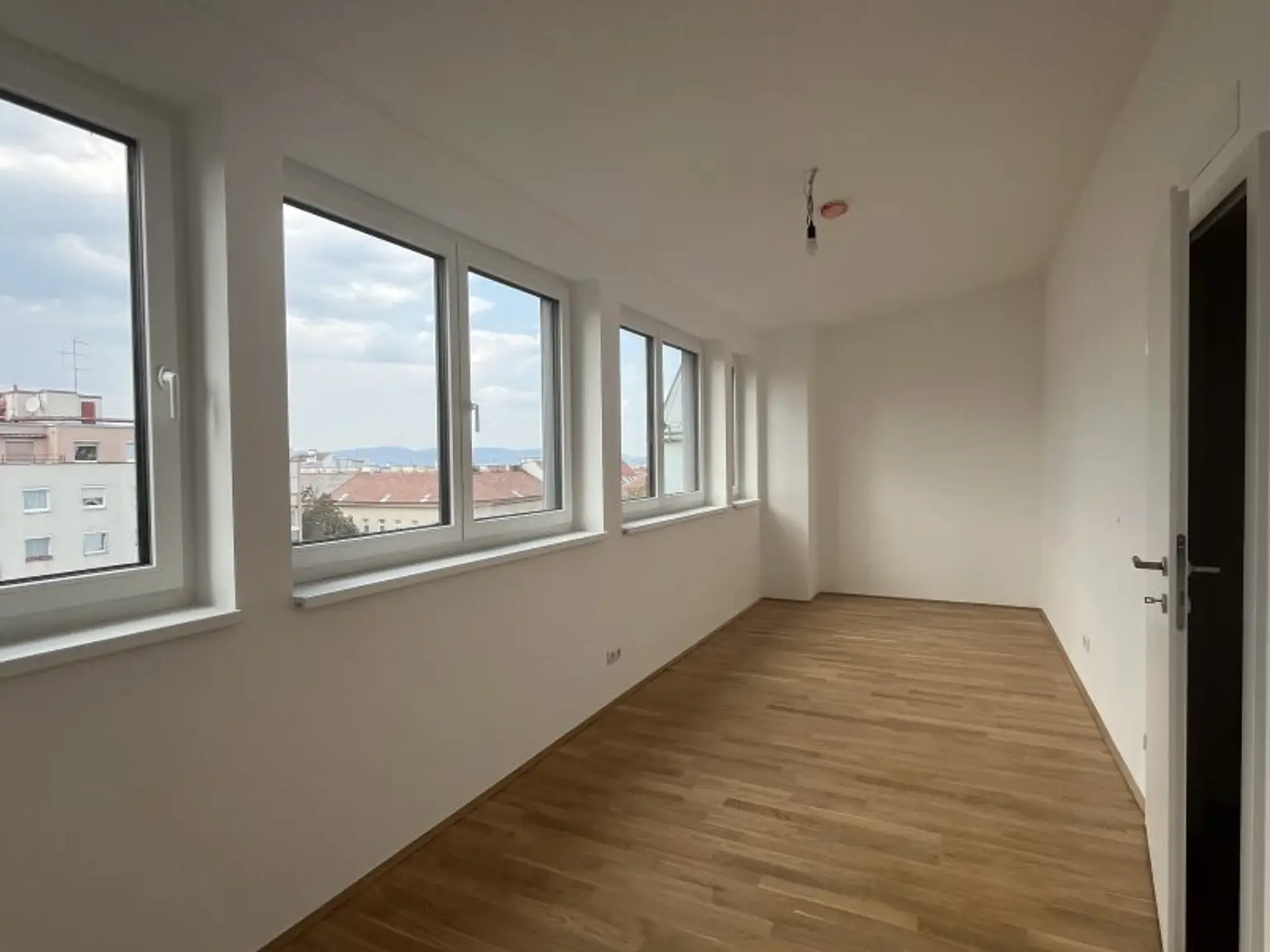 Wunderschöne 4 Zimmer Dachterrassenwohnung mit Garagenplatz in Top Lage