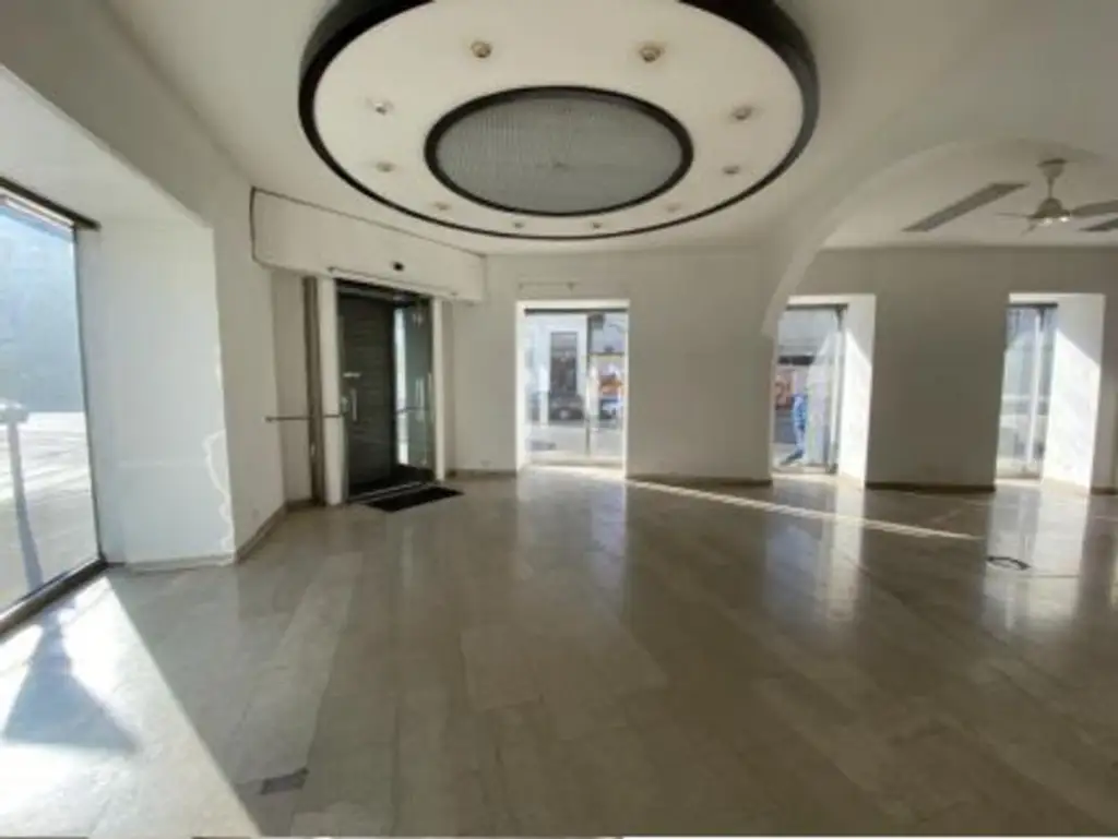 Geschäftslokal, modernes Geschäftslokal / Büro / Praxis - große Auslageflächen