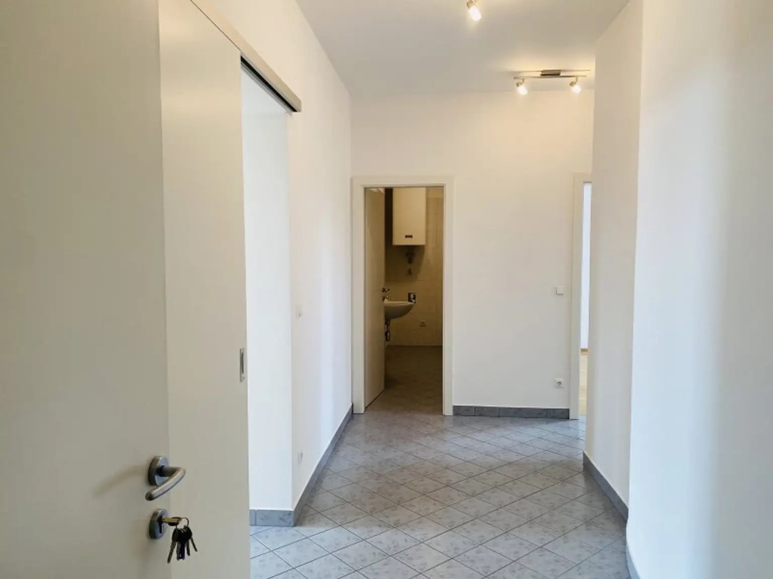 Sonnige 4-Zimmer Wohnung + Südbalkon..beste Wohnlage!