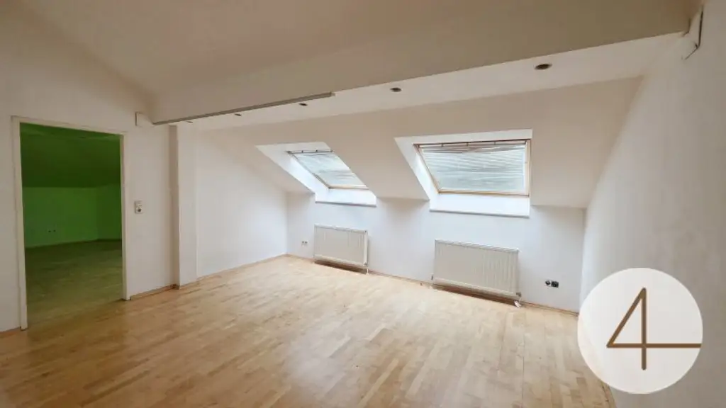 Gesamtes Dachgeschoß steht zum Verkauf