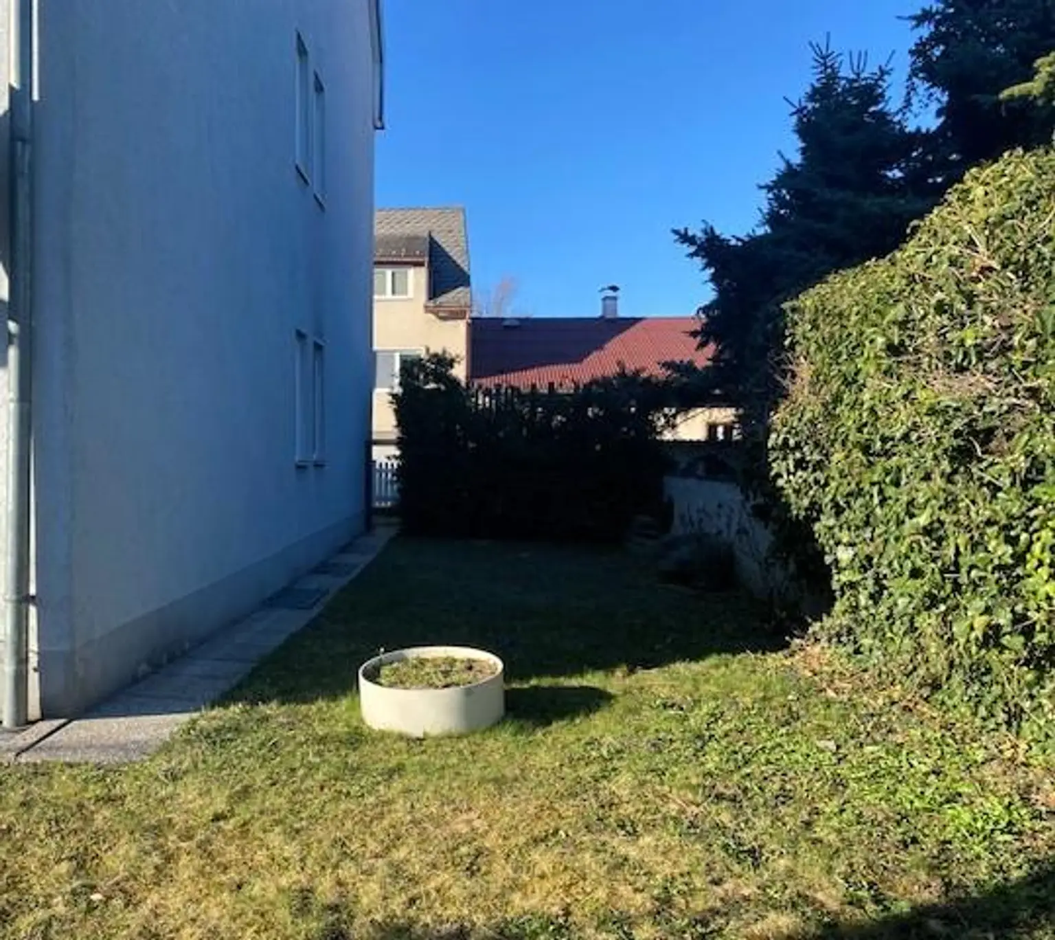Grüne Oase in Kliniknähe – Erdgeschosswohnung wie neu, mit Carport & Garten!