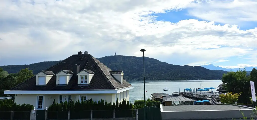 Design trifft Lebensqualität – Exklusive Neubauwohnung mit Seeblick