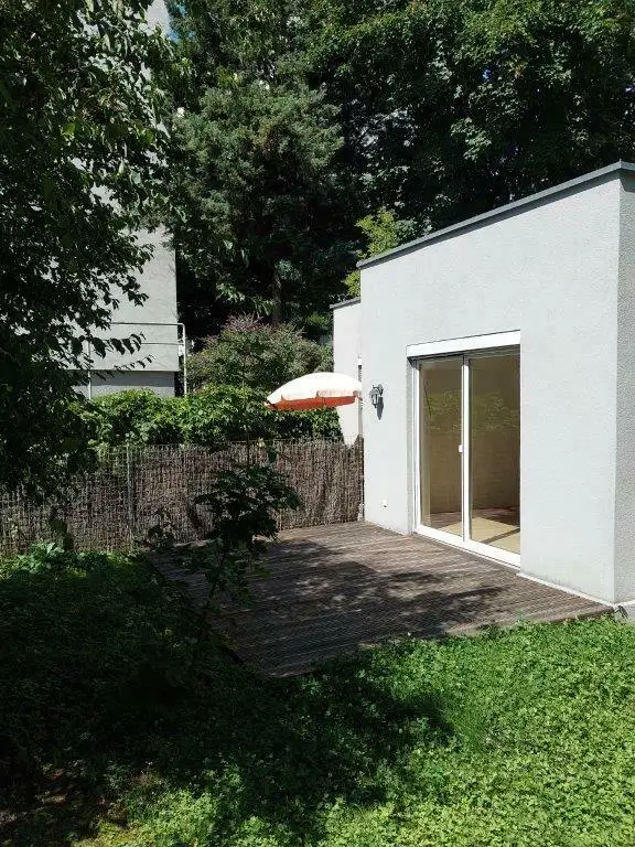 Provisionsfrei: Garcionerre mit großer Terrasse bei TU - Hafnerriegel