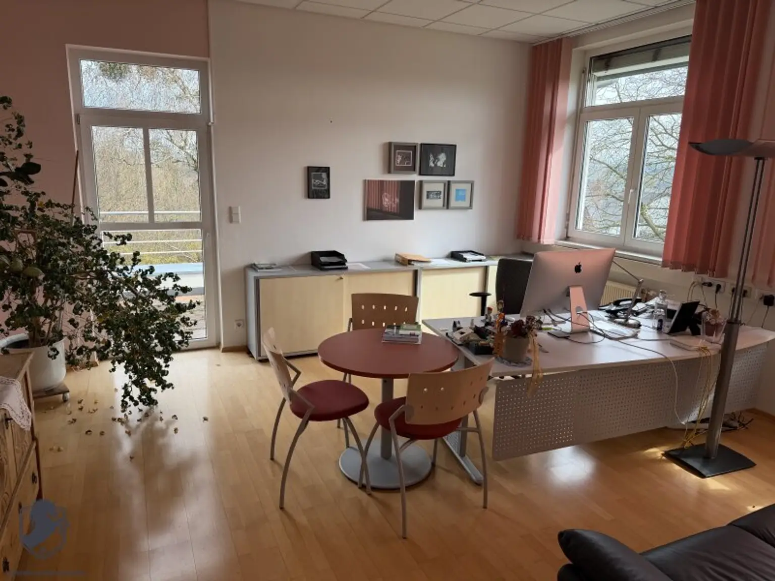 Bürogebäude nahe Haubiversum – Arbeiten mit Ötscherblick