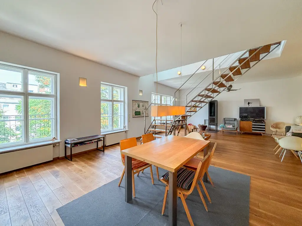 Außergewöhnliche Dachgeschoß-Maisonette in ehemaliger Dampfmaschinenfabrik Nähe Augarten