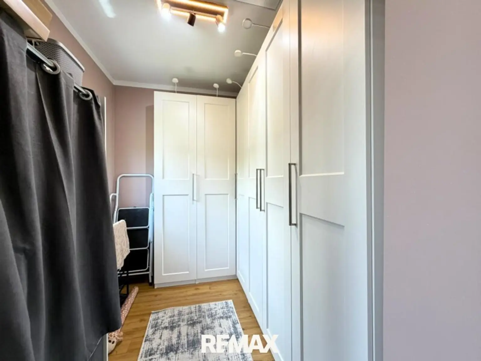 13 Zimmer oder begehbarer Kleiderschrank
