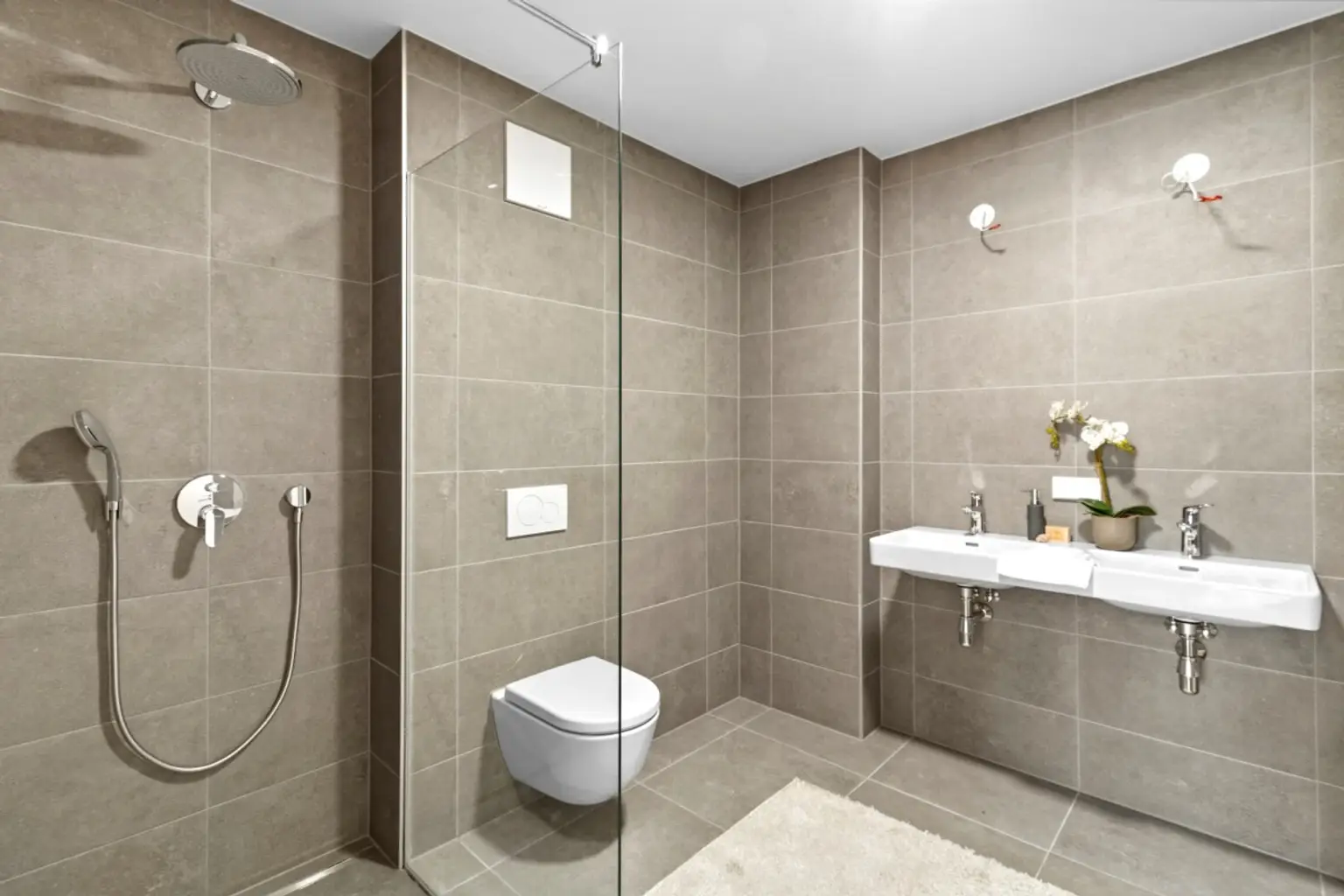 L | ++ GRÜNE LAGE, GROSSE RÄUME ++ VIER Zimmer Wohnung | Prima Service Immobilien