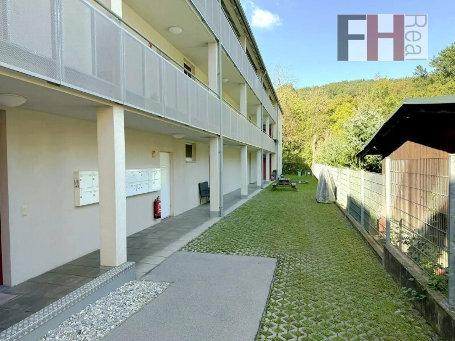 Schöne 3-Zimmer Wohnung mit Balkon und 2 Parkplätzen in Purkersdorf, Kernzone Wien!