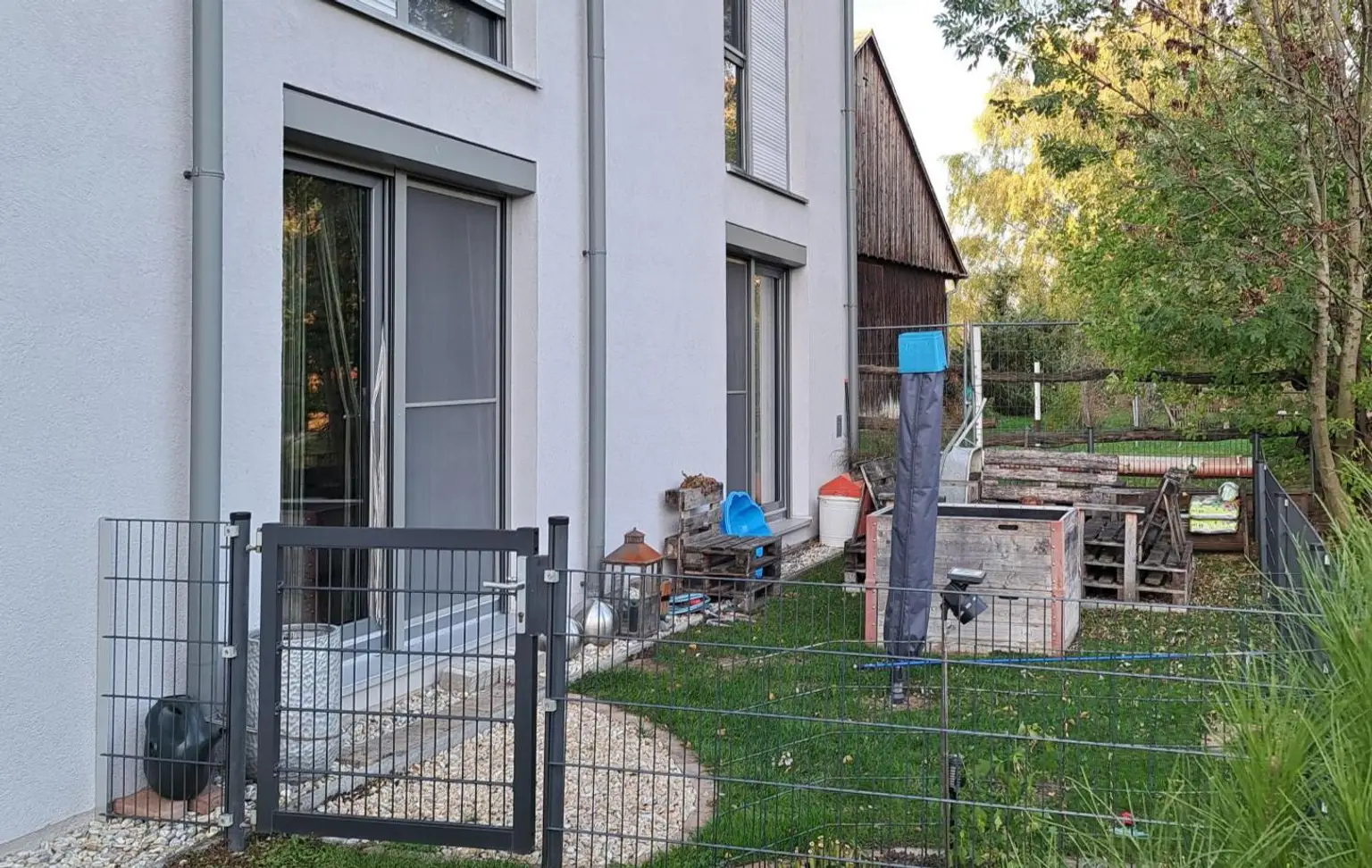 Provisionsfreie helle 3 Zimmerwohnung mit Kaufoption, inkl. kleinem Garten, Terrasse und PKW-Platz;