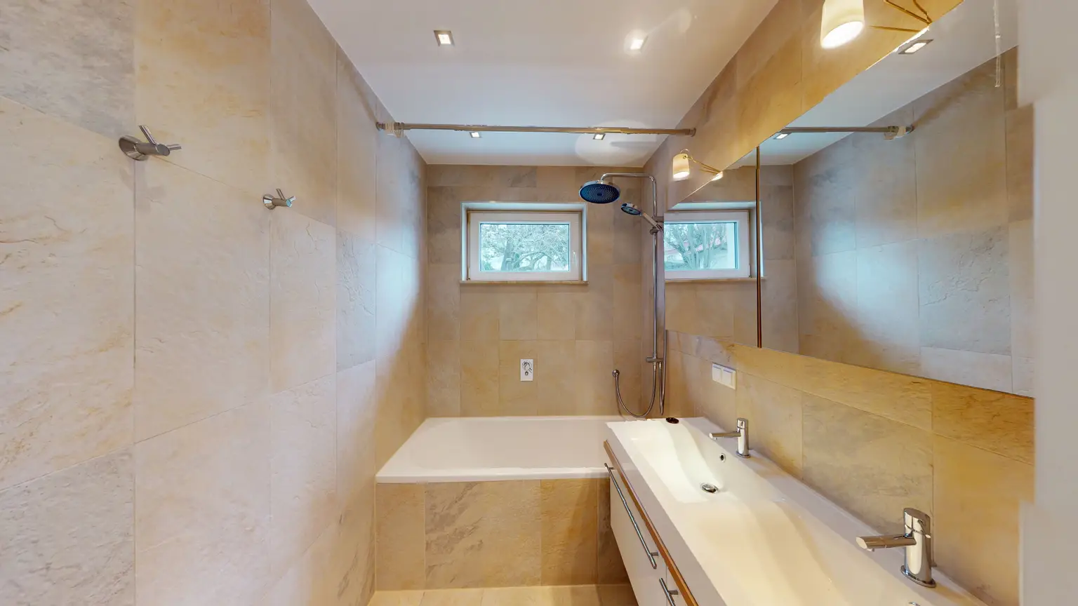 Einfamilienhaus in erhöhter Lage mit Garten und Weitblick