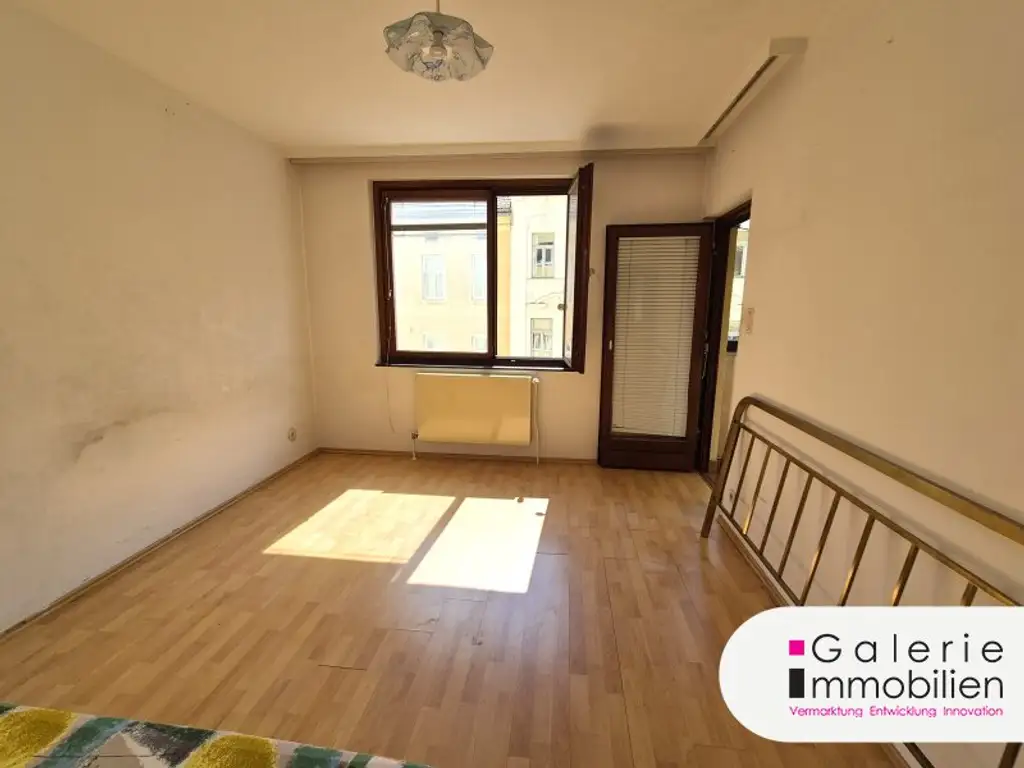 Sonnige und helle 3-Zimmer-Neubauwohnung mit Loggia inkl. Stellplatz - Sanierungsbedarf