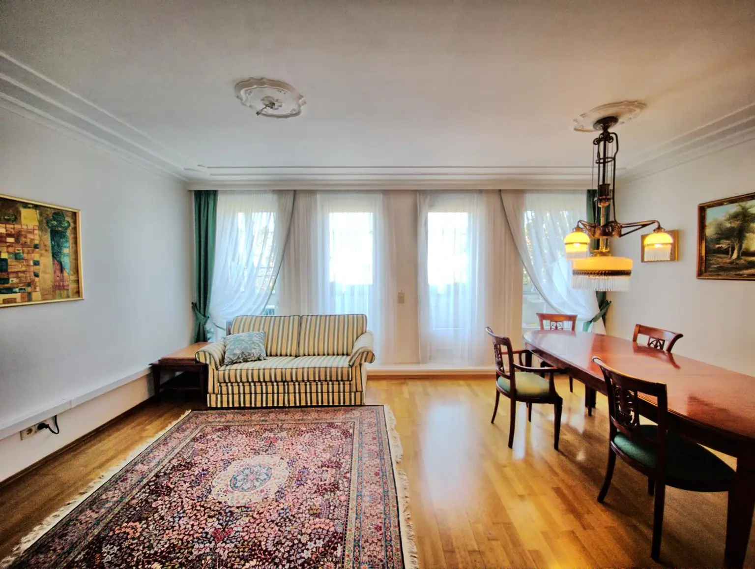 1 Wohnzimmer