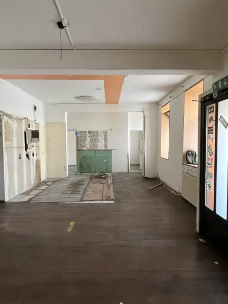 220 m² Geschäftsfläche für Büro/ Praxis/ Lokal mit großen Auslagenfronten nähe Hütteldorfer Straße!