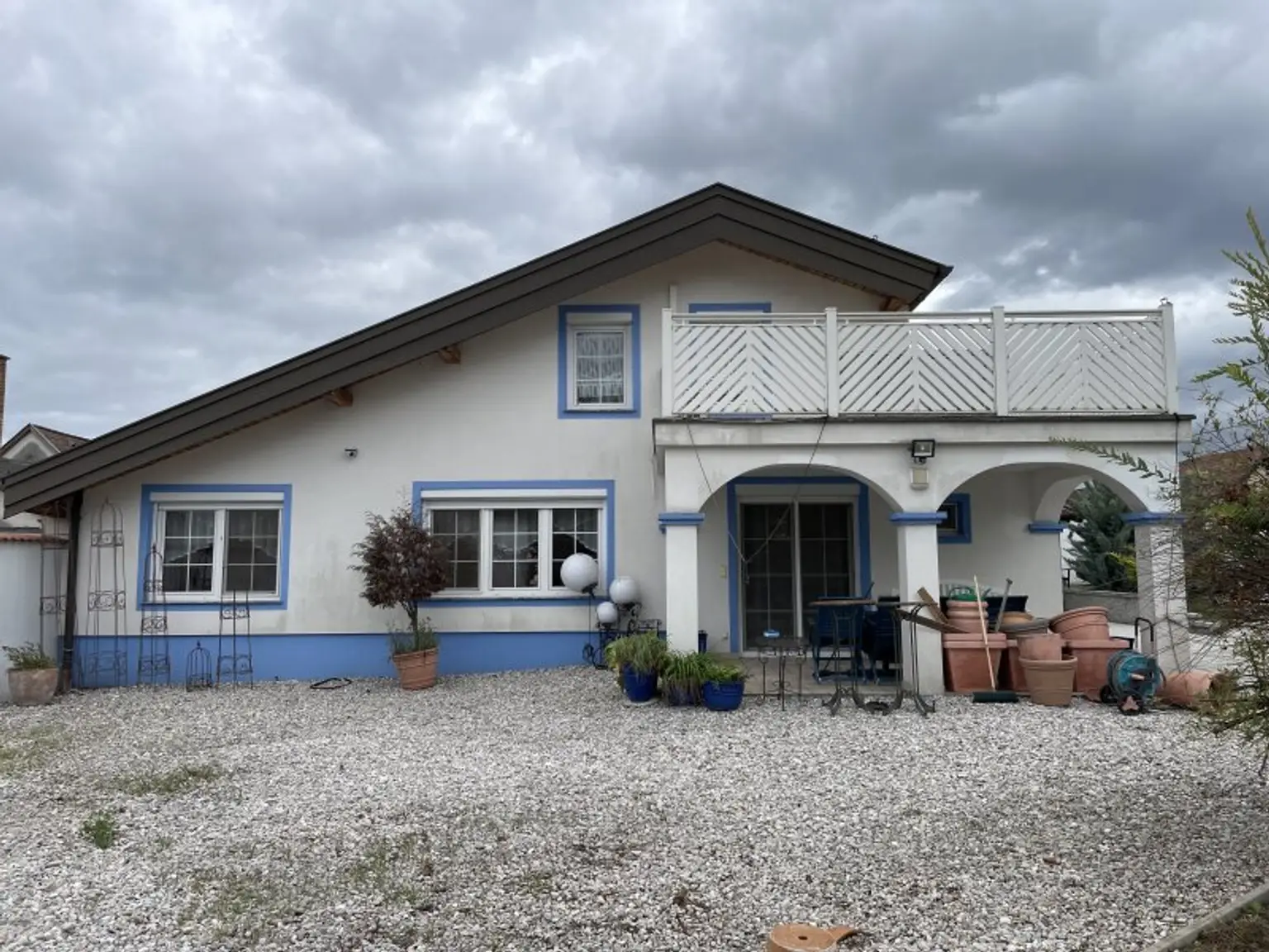 TOP-LIEGENSCHAFT MIT LUXUIÖSEM HAUS UND 2.568 m² GRUND - GRÜNRUHELAGE!
