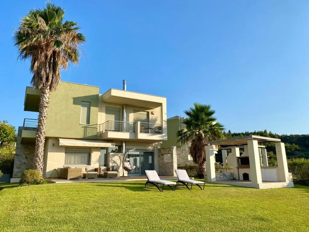 Pefkochori – Stilvolle Maisonette auf großem Grundstück nur wenige Schritte vom Strand