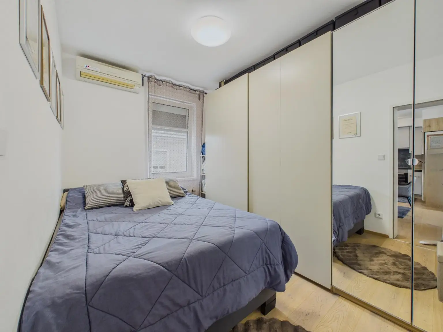Schlafzimmer 1
