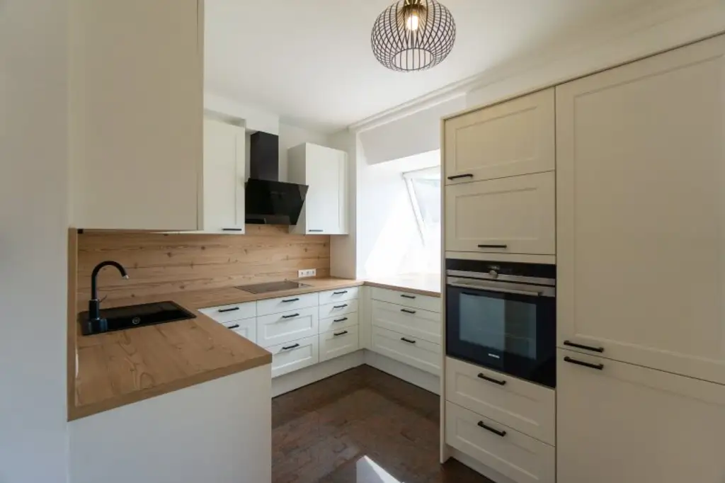 Dachterrassenwohnung vom Feinsten! Komfort und Ruhe im Grünen auf knapp 100 m²