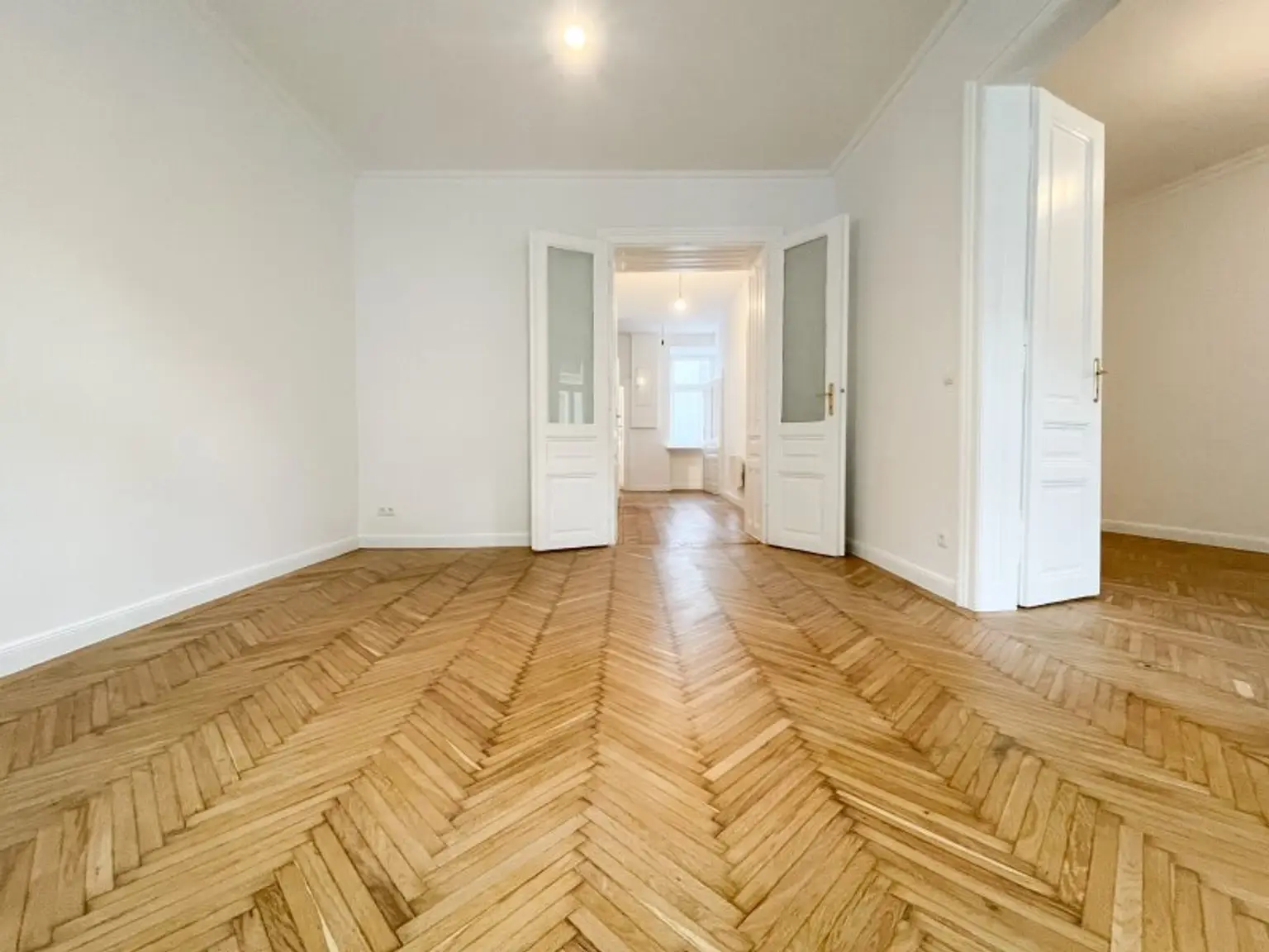 ALTBAU-TRAUM IN WÄHRING – 2,5 ZIMMER • LIFT KOMMT! • TOP LAGE HOFSTATTGASSE