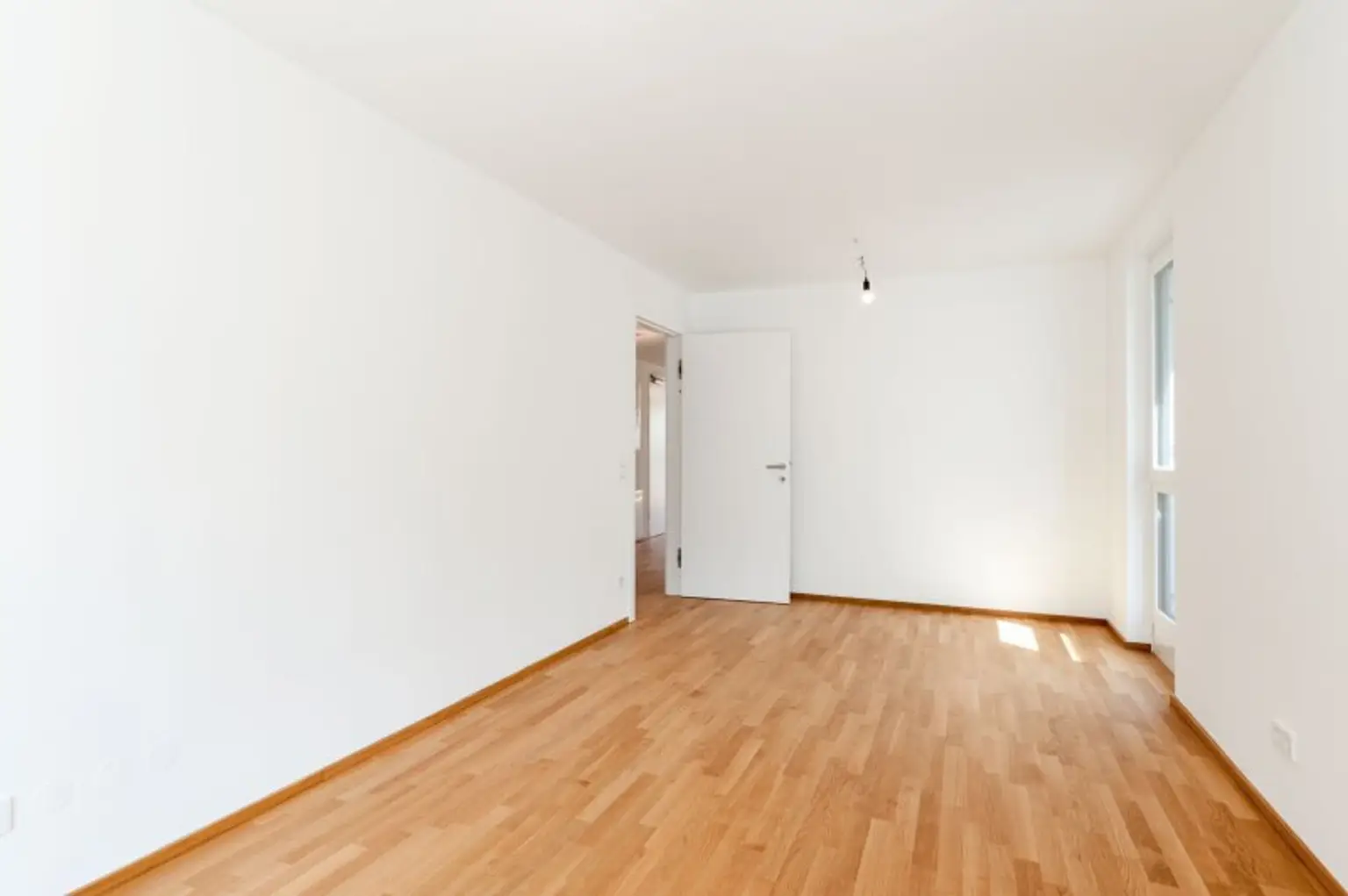 Erstbezug! Großzügige 3-Zimmer-Wohnung mit 2 Terrassen inkl. Stellplatz zu vermieten!