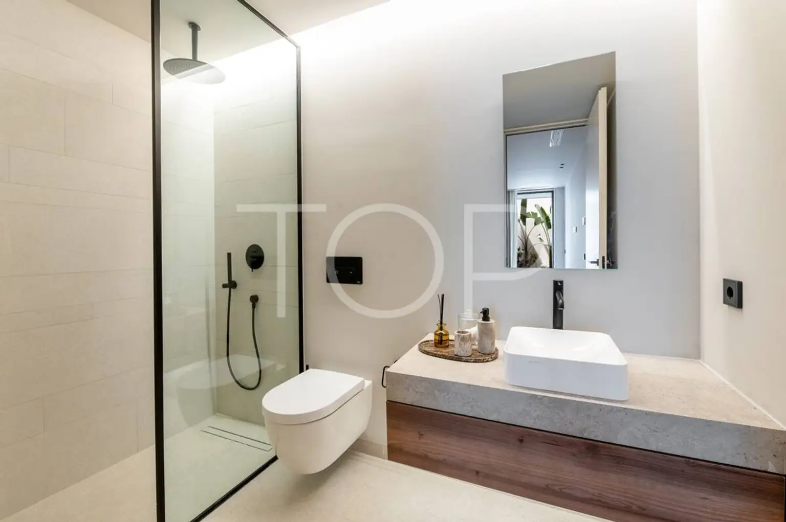 IIICONIC_ADEJE__051_CHE7889_HDR_Editar_medium-DeeYLSsv