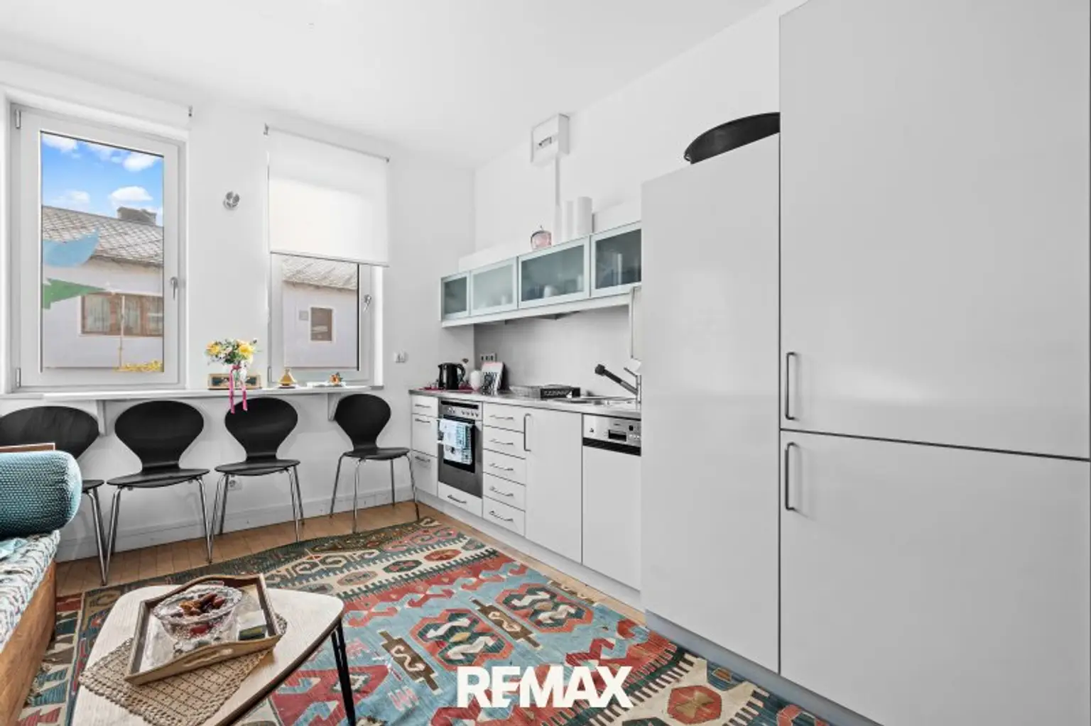 Zimmer 1 straßenseitig, mit Küche im EG