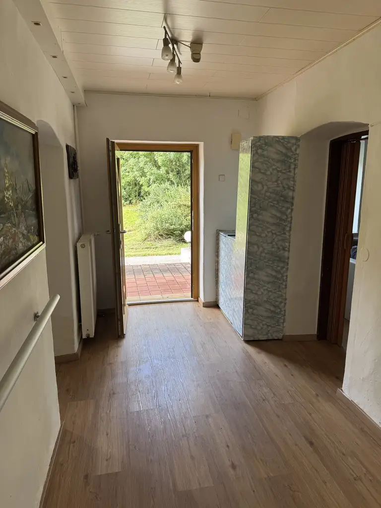 Zweifamilienhaus mit Nebengebäude und großzügigem Garten nahe Dreiländereck !