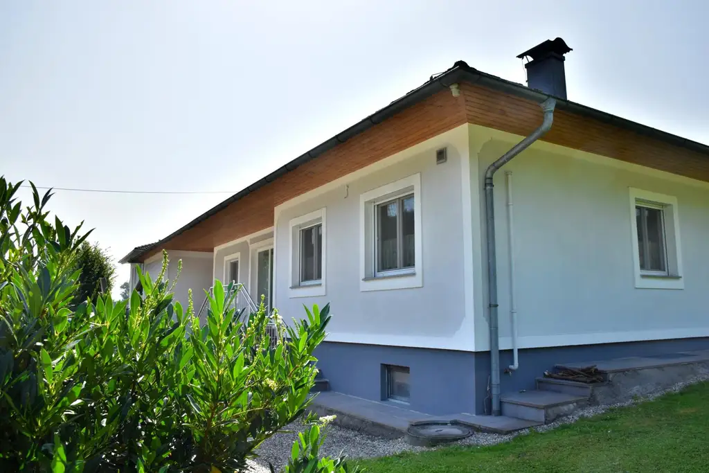 Vollunterkellerter Bungalow mit großem sonnigen Grundstück