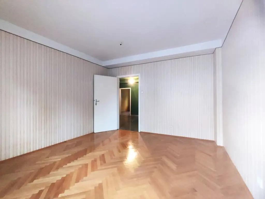 WILLKOMMEN IN UNTERSIEVERING! 3-Raum Wohnung mit Balkon und allerhand Potenzial!