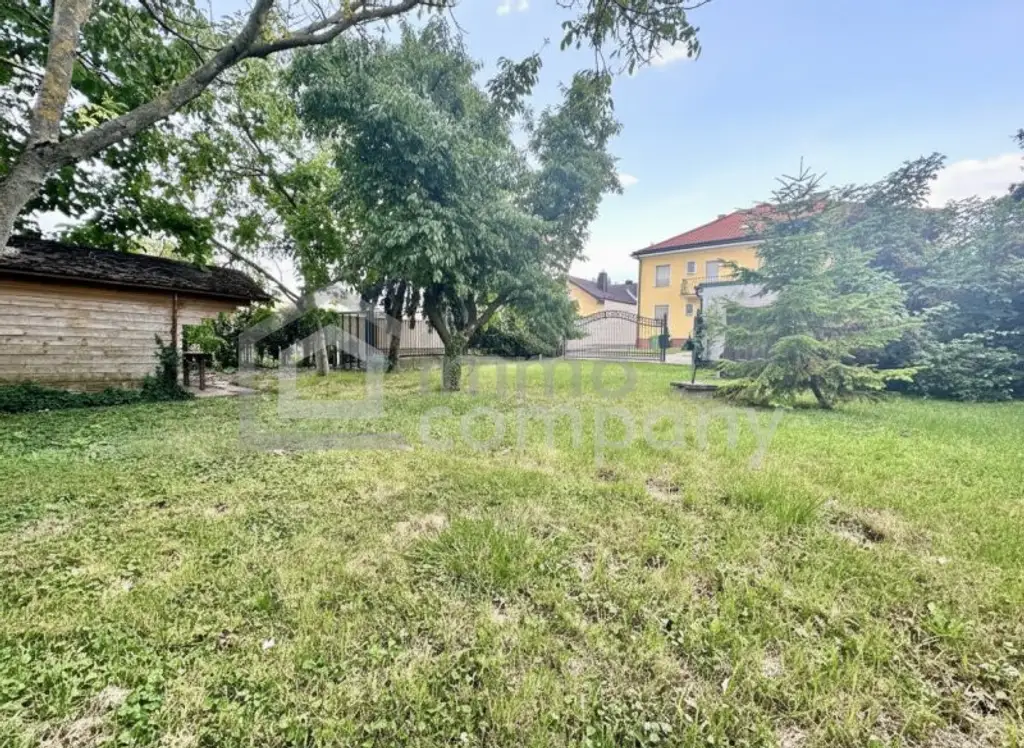 Traumhaftes Mehrfamilienhaus in Lassee (Wien Umgebung): 9 Zimmer, Garten, Balkon und mehr!