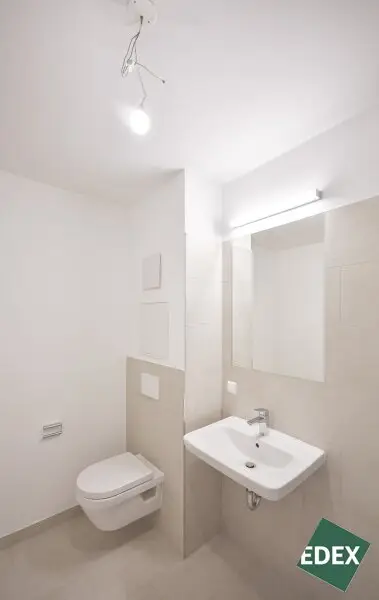 Helle 2-Zimmer-Wohnung mit Loggia nahe U3 – Bezug ab Dezember