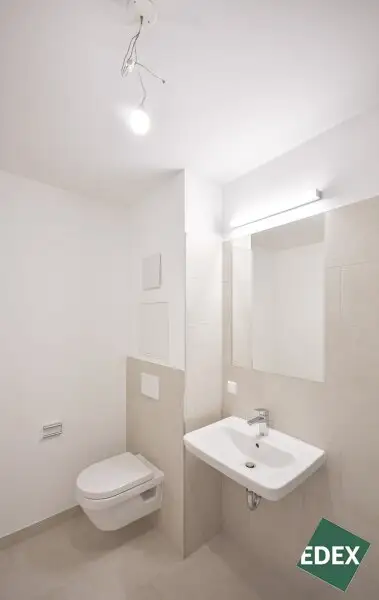 Helle 2-Zimmer-Wohnung mit Loggia nahe U3 – Bezug ab Dezember