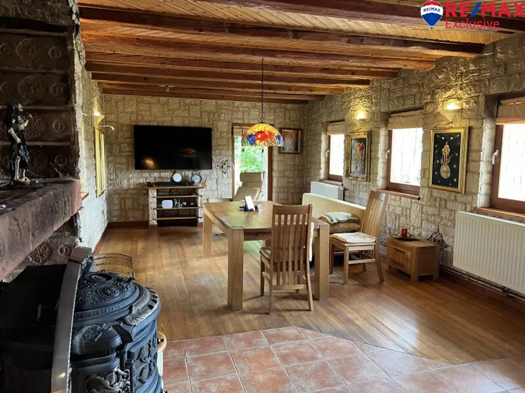 Charmantes Bauernhaus in Schwarzenbach – Ihr neues Zuhause mit Garten und Kamin!