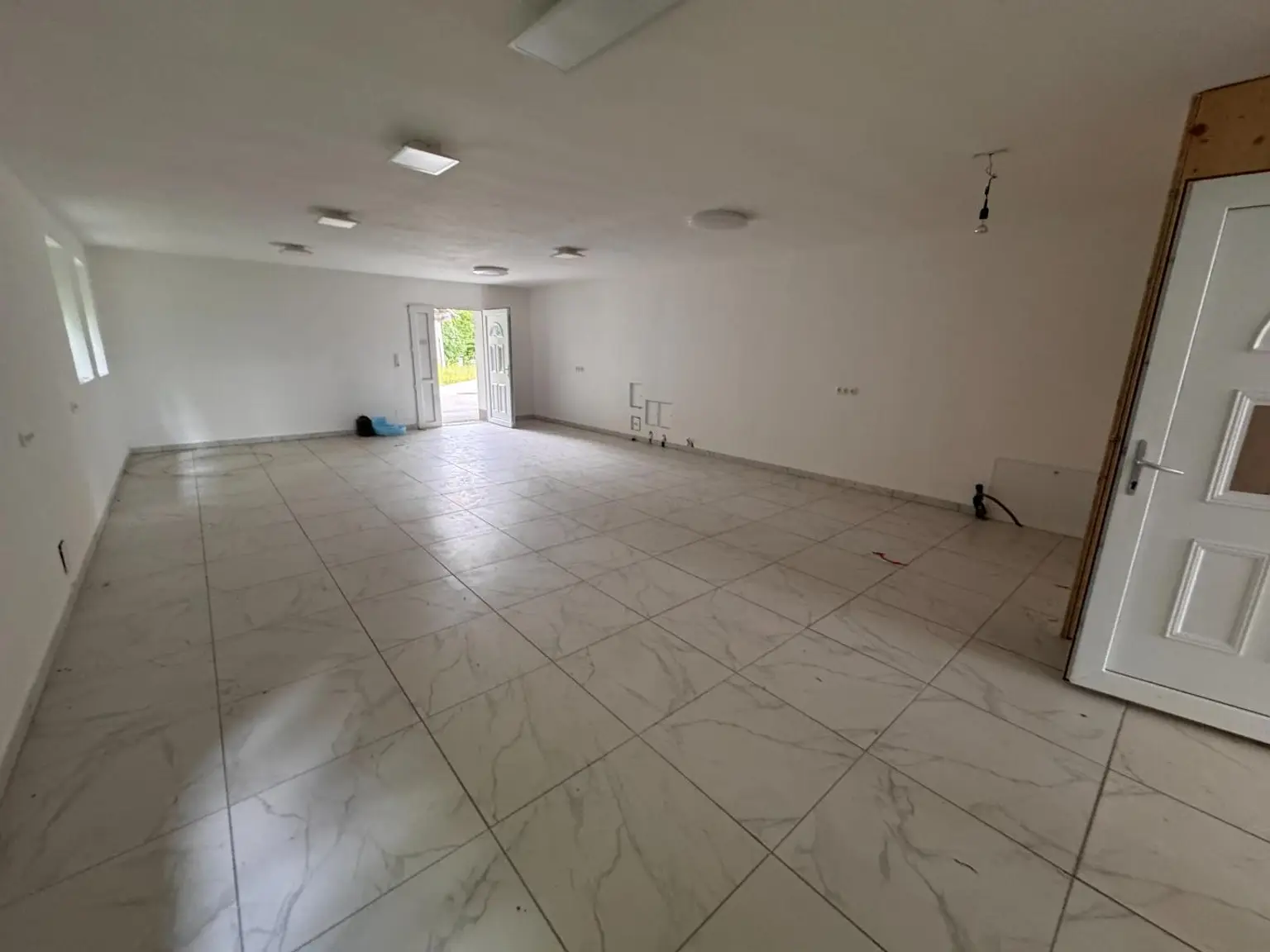 Großzügige Gewerbeliegenschaft mit XXL-Grundstück, Halle, Büro und XL-Einliegerwohnung in zentraler Lage in Fornach