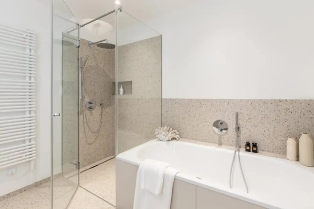 Luxus inmitten grüner Idylle: 2 Zimmer-Terrassentraum im „Private Park Living“
