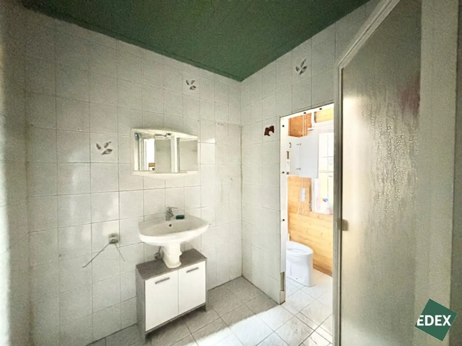 Sanierungsbedürftige 2,5-Zimmer-Altbauwohnung in guter Lage in Meidling