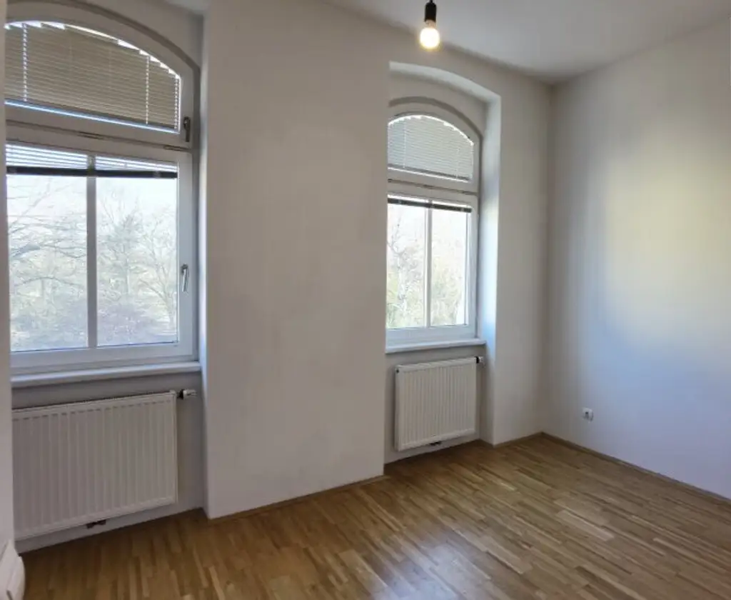 Provisionsfrei für den Mieter! 3-Zimmer-Wohnung in wunderschönem Altbau!
