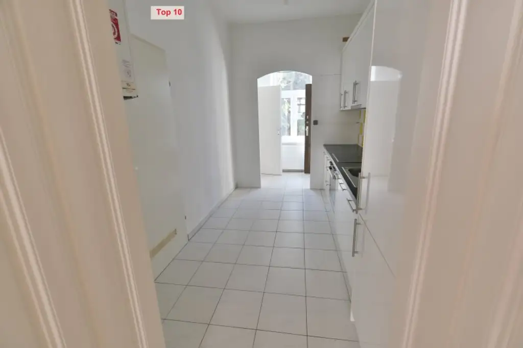 Drei UNBEFRISTETE 2 Zimmer-Wohnungen mit KFZ-Stellplatz im Haus