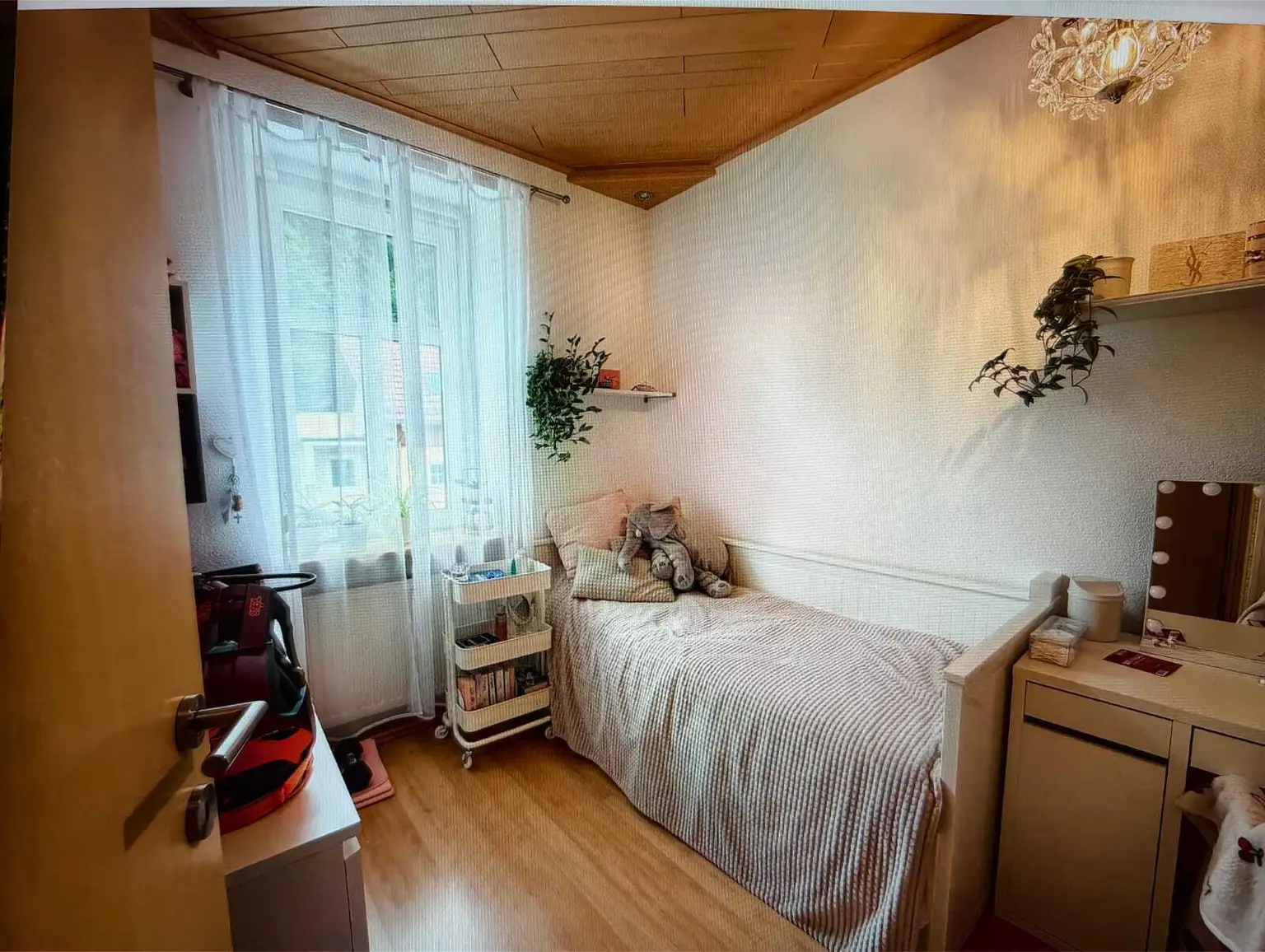 Anlegerwohnung: Drei Zimmerwohnung mit Balkon und Wintergarten!