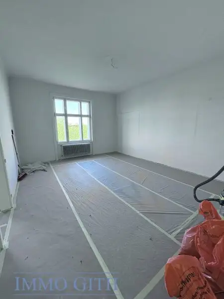 EXKLUSIVE ALTBAUWOHNUNG MIT 2 BALKONEN UND TRAUMBLICK ÜBER WIEN – 258 m² IN BESTLAGE DES 4. BEZIRKS UNBEFRISTET ZU MIETEN!