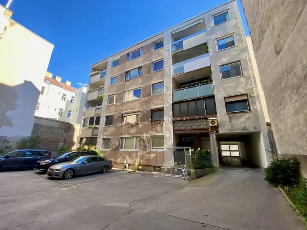 4 ZIMMER-Wohnung zu SANIEREN mit HOFSEITIGER LOGGIA