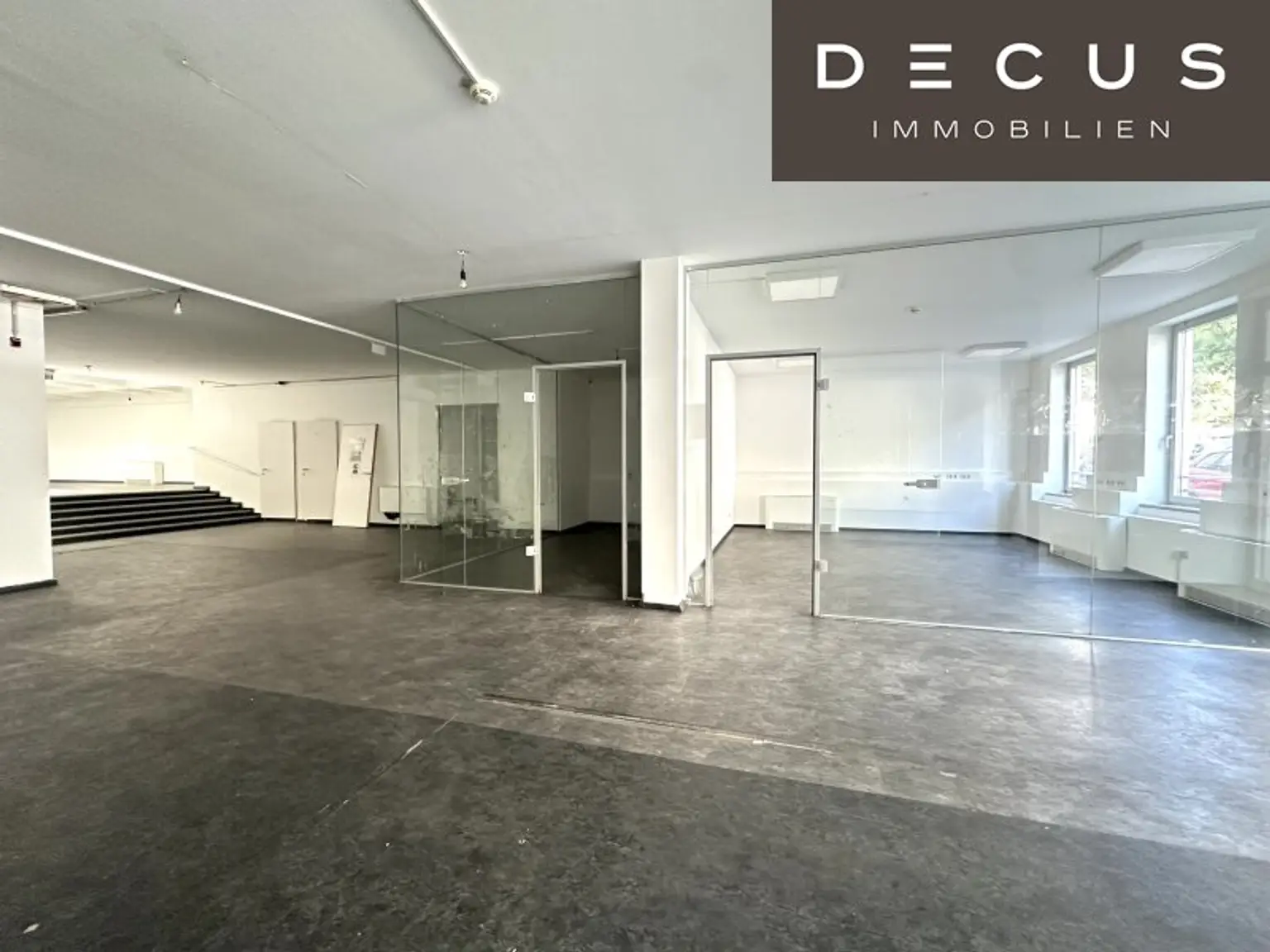 + + +  ERDGESCHOSS Fläche + + + nahe Innenstadt + + +