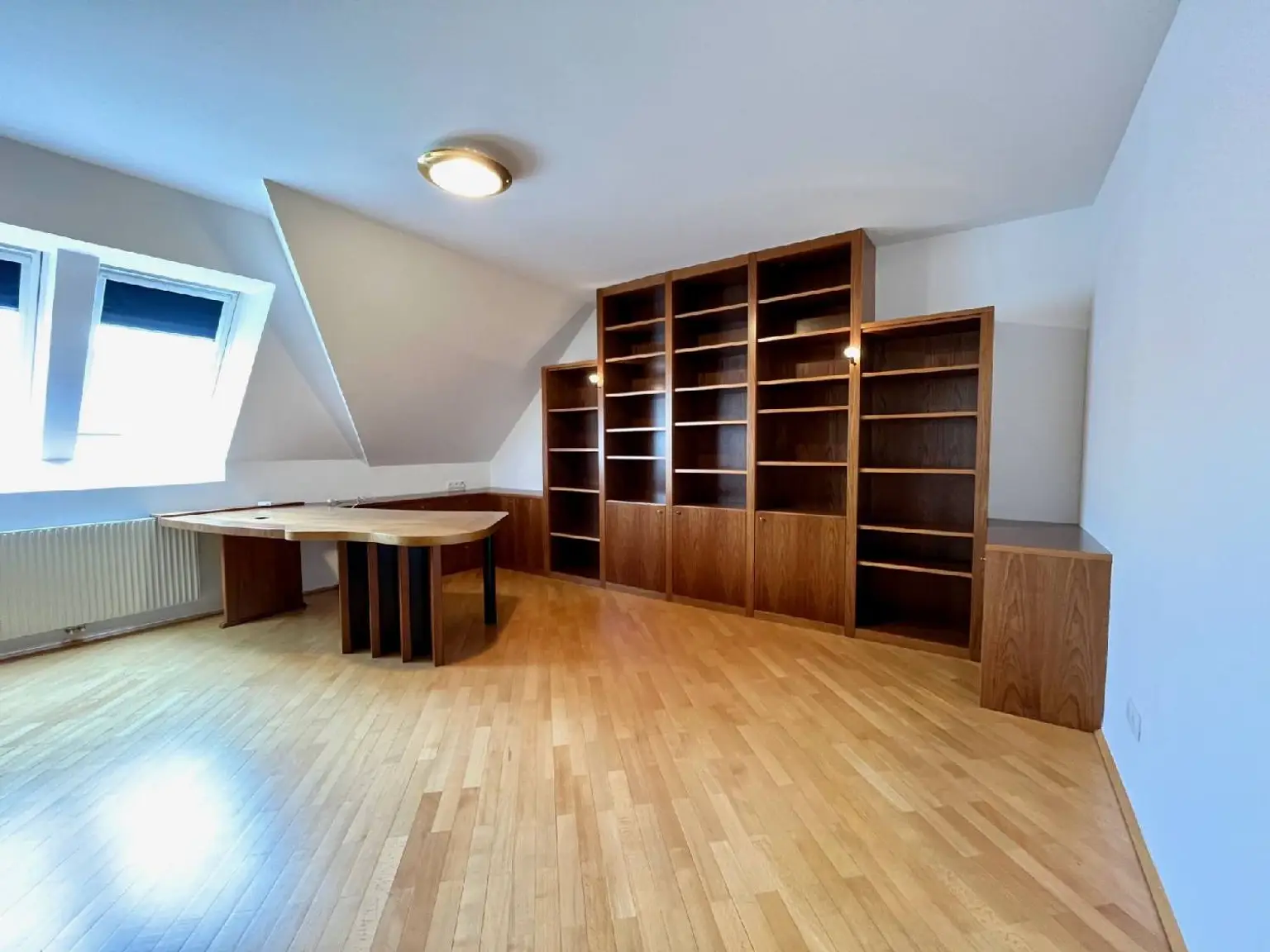Extravagantes, kultiges 80 ties Retro Chic XXL Penthouse!
Miami Vice meets Raumschiff Enterprise