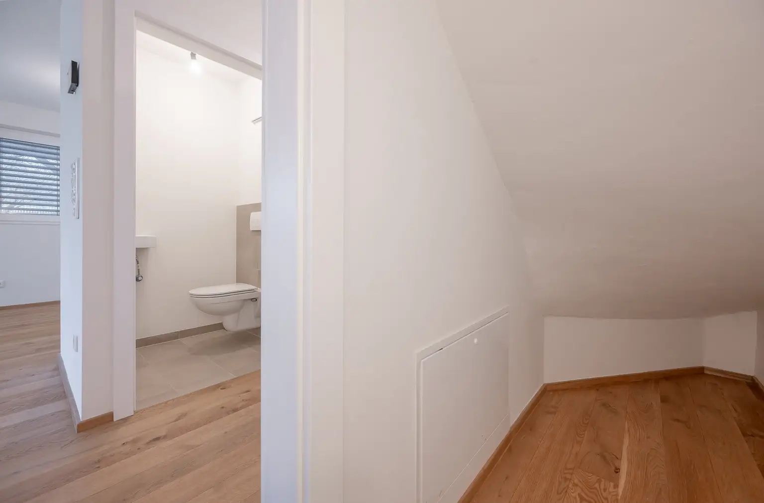 EG - Abstellraum unter Treppe