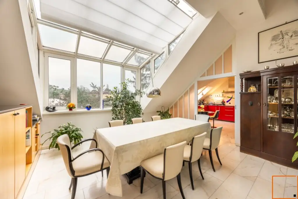 Luftiges Familien-Penthouse mit Ateliercharakter, großen Terrassen und Grünblick