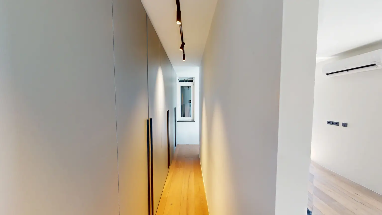 Designer Doppelhaushälfte mit Garten & Dachterrasse