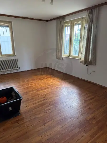 Großes Wohnhaus-Zentrumsnah-Sanierungsbedarf!