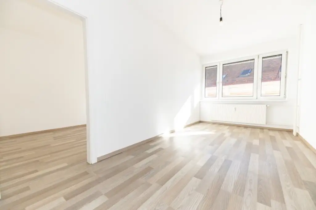 OHNE PROVISON I XXL-BALKON I TOP-SANIERT I 4 ZIMMER I LENDPLATZ I SEHR HELL I RUHIG I HAUSTIERE WILLKOMMEN I PARKPLATZ I PROJEKT WOHNEN I