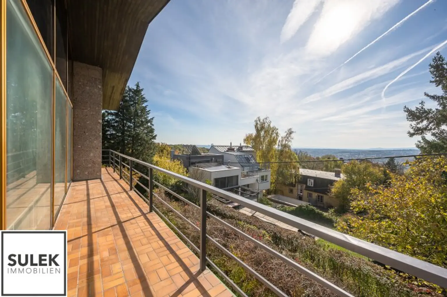 Erstbezug nach Sanierung: Großes Einfamilienhaus in einzigartiger Lage mit Weitblick und vielen Zimmern, Blick ins Grüne und in absoluter Ruhelage