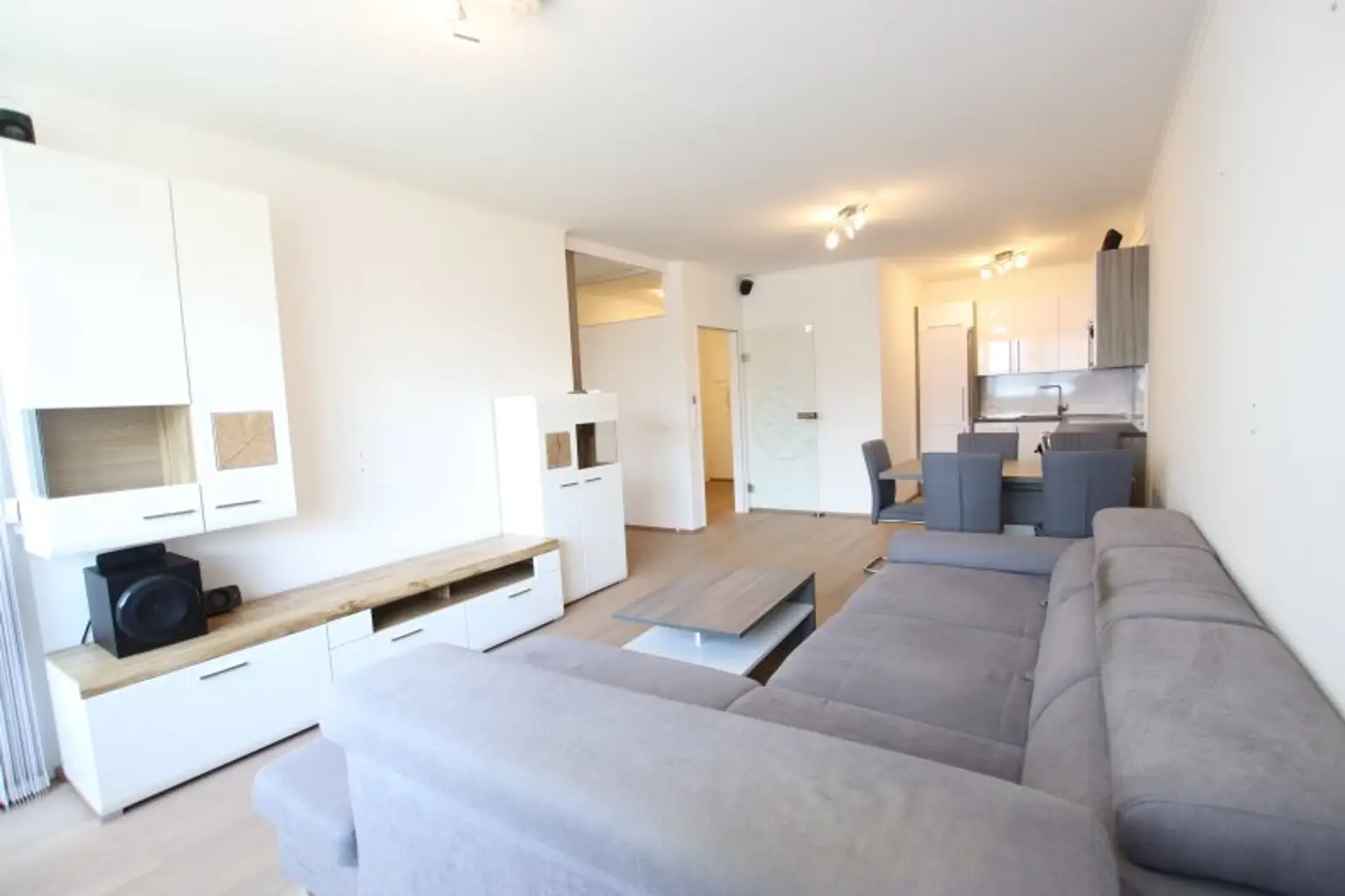 Neuwertige, teilmöblierte 2 Zimmer Penthousewohnung mit Terrasse und Carport in Klagenfurt